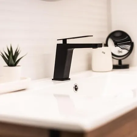 Modern With Stunning Terrace & Sea Views شقة Liñero