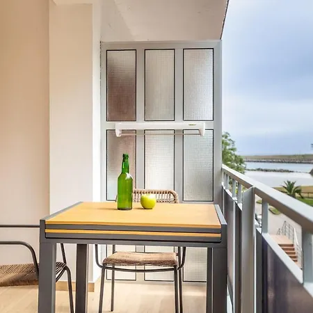 شقة Modern With Stunning Terrace & Sea Views